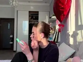 Mamiebreedan  live sex cam