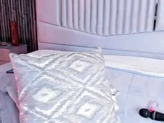 Shantalmilf  live sex cam