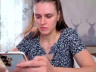 Midniggghtsun  live sex cam