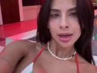 Aishhaferrari  live sex cam