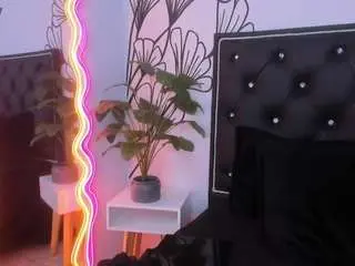 Sweet-ariadnaaa  live sex cam