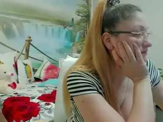 Joyfuluntamed  live sex cam