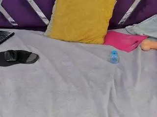 Kiara2asm  live sex cam