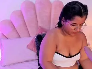 Naughtybigass01  live sex cam