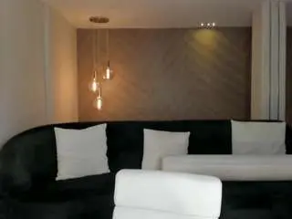 Niaholland  live sex cam