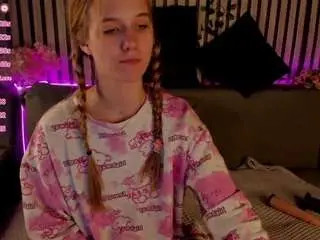 Casey-sweeet  live sex cam