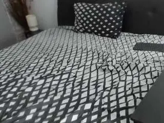 Dyanne18  live sex cam