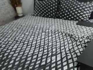 Dyanne18  live sex cam