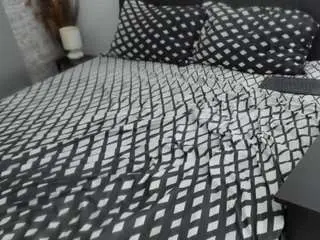 Dyanne18  live sex cam