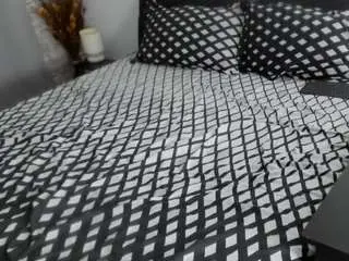 Dyanne18  live sex cam
