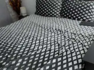 Dyanne18  live sex cam