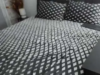 Dyanne18  live sex cam