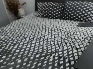 Dyanne18  live sex cam