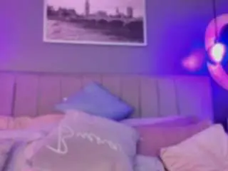 Kim-sttone  live sex cam