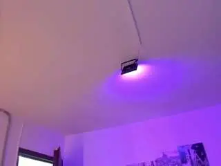 Amy-kiitty  live sex cam