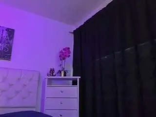 Amy-kiitty  live sex cam