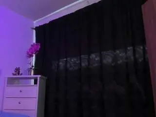 Amy-kiitty  live sex cam