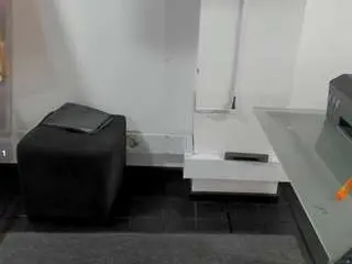 Amy-kiitty  live sex cam