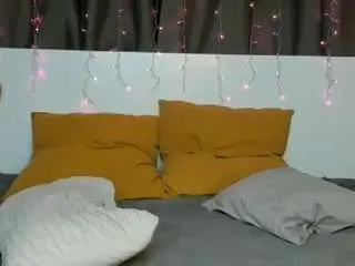 Ininitykitty  live sex cam