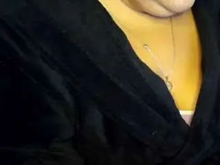 Xlatinastar  live sex cam
