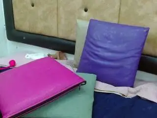 Iamcarollvbna  live sex cam