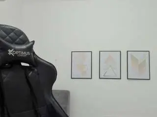 Andrea-curvy1  live sex cam