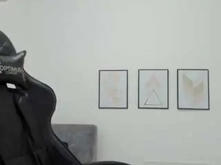 Andrea-curvy1  live sex cam