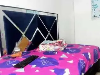 Kiss-ninna  live sex cam