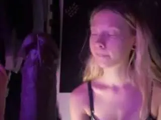 Mollymonroe  live sex cam