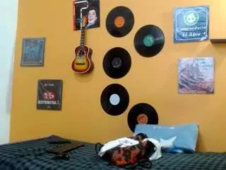 Skinnyverus18  live sex cam