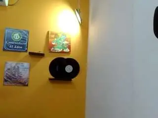 Skinnyverus18  live sex cam