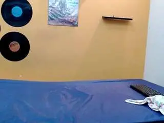 Skinnyverus18  live sex cam