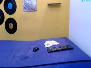 Skinnyverus18  live sex cam