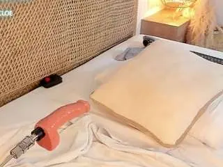 Cloe-25  live sex cam