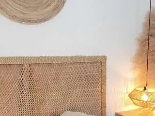 Cloe-25  live sex cam