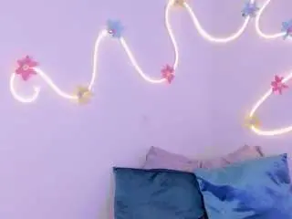 Cloe-25  live sex cam