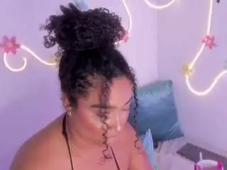 Cloe-25  live sex cam
