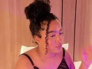 Cloe-25  live sex cam