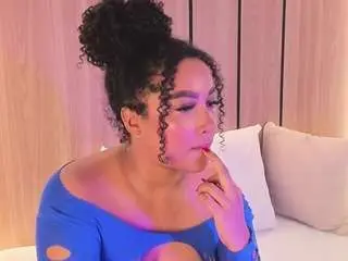 Cloe-25  live sex cam