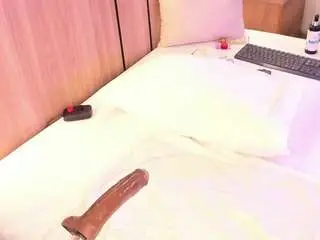 Cloe-25  live sex cam