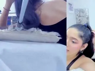 Emily-philip  live sex cam
