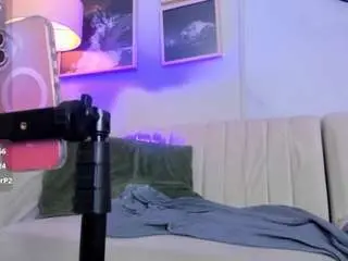 Vaiiolett-t  live sex cam