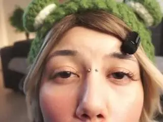 Elvinaclagg  live sex cam