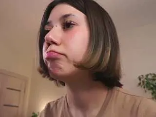 Elvinaclagg  live sex cam