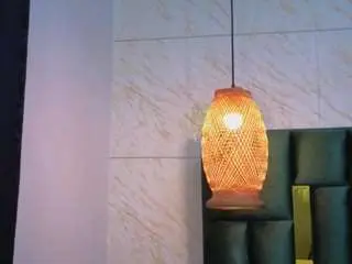 Emilia-monroee  live sex cam