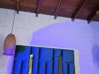 Emilia-monroee  live sex cam