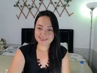 Naughtygirlmmm  live sex cam