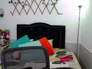 Naughtygirlmmm  live sex cam