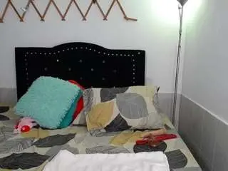 Naughtygirlmmm  live sex cam
