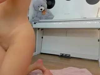 Yamjoy18  live sex cam